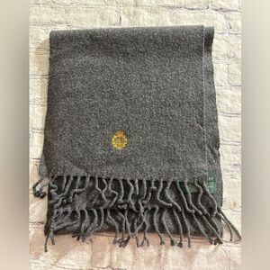 LAUREN RALPH LAUREN GREEN LABEL HEATHER GREY WOOL & NYLON OBLONG CREST SCARF O/S